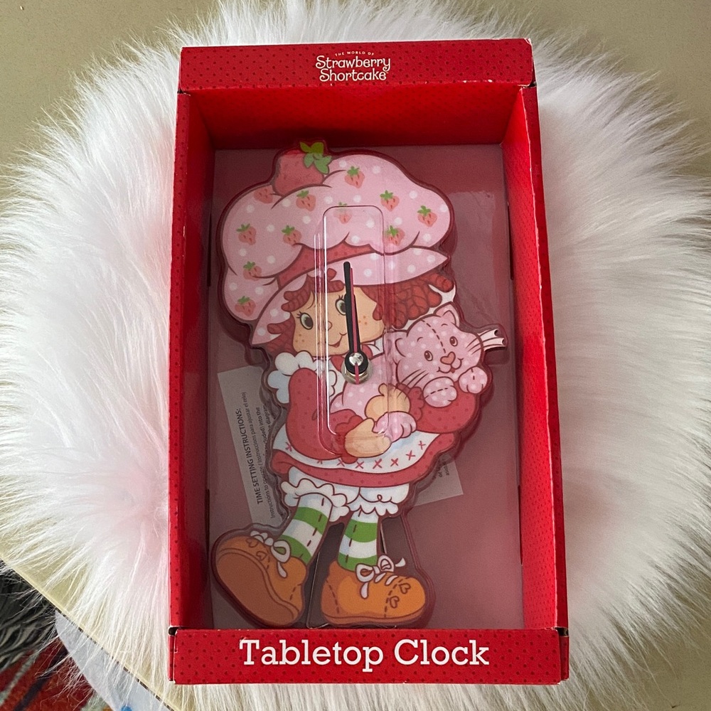 Strawberry Shortcake Tabletop Clock new in box /Analog display